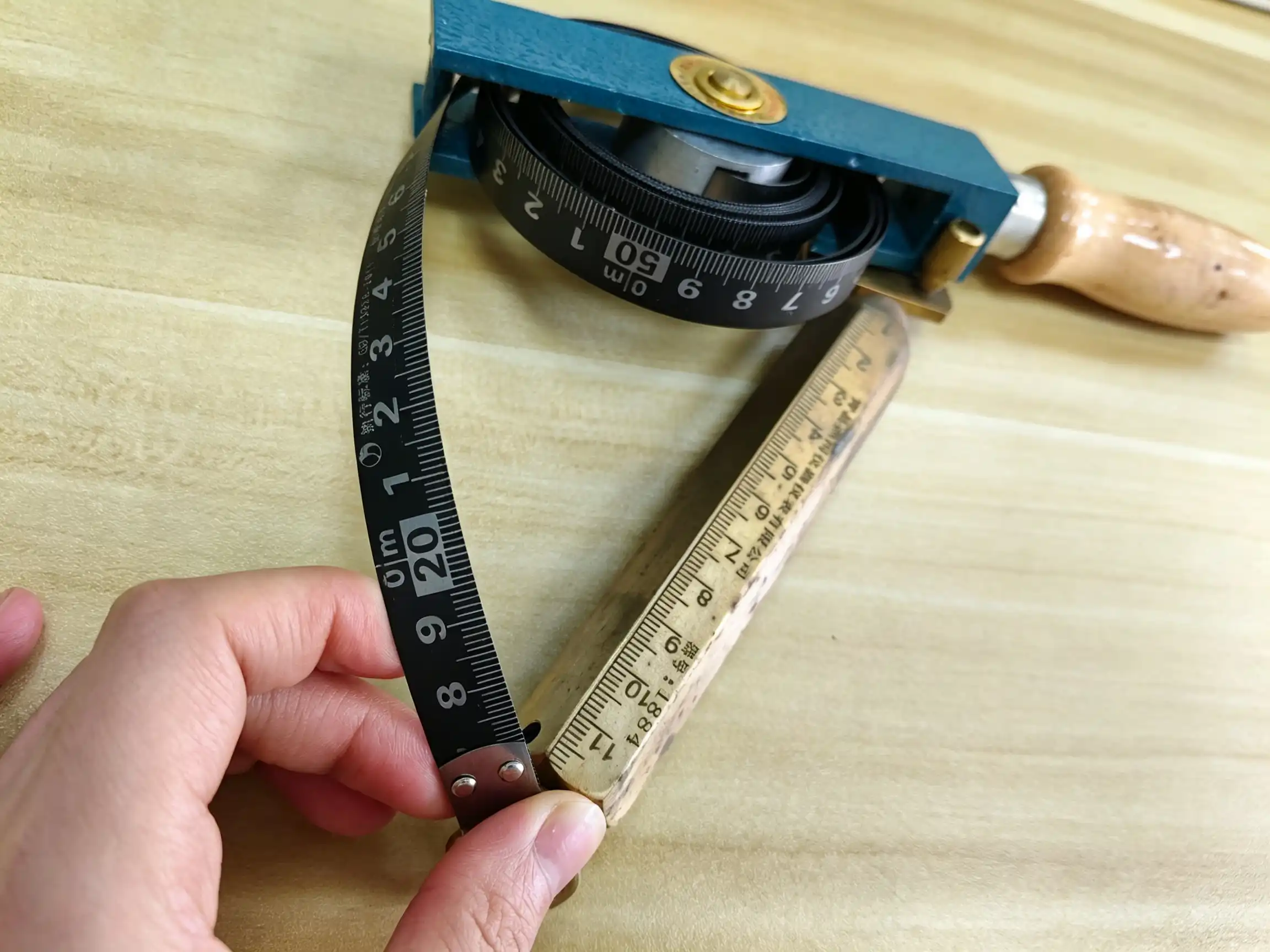 Explosion-Proof Oil Gauging Tape with Brass Plumb Bob Explosion-proof oil gauging tape with brass plumb bob for fuel tank measurement